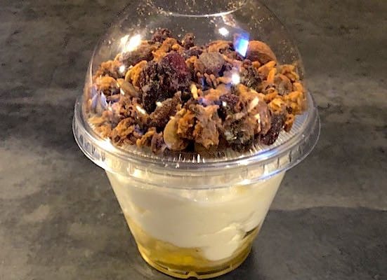 Yoghurt m:honning og musli – web